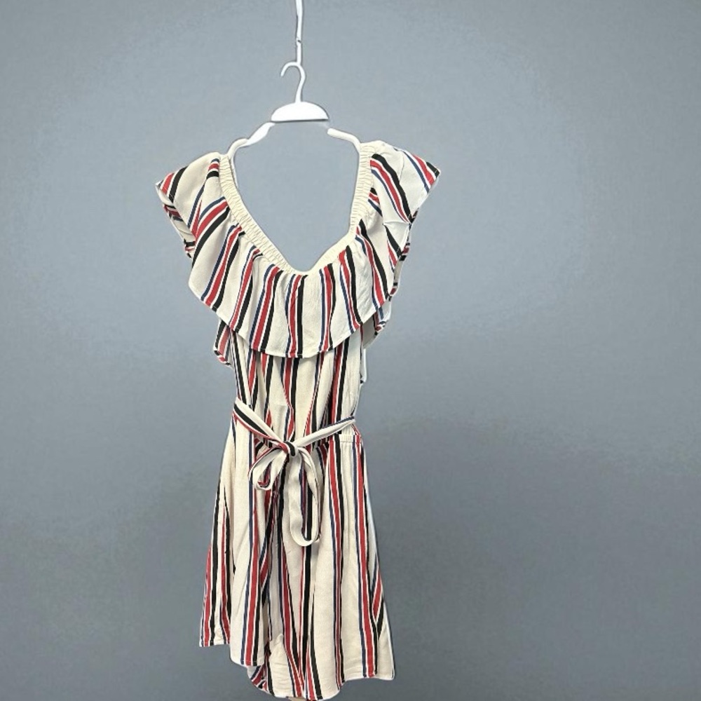 Express Striped Romper Off Shoulder w tie belt SZ L EUC Summer Resortwear Casual